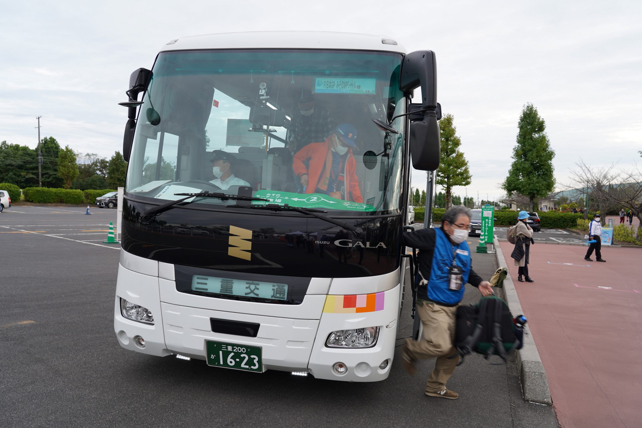 当日の駐車場探しはとても困難…駐車場を確保できなかった方へのお勧めアクセス方法 - 観戦塾観戦塾